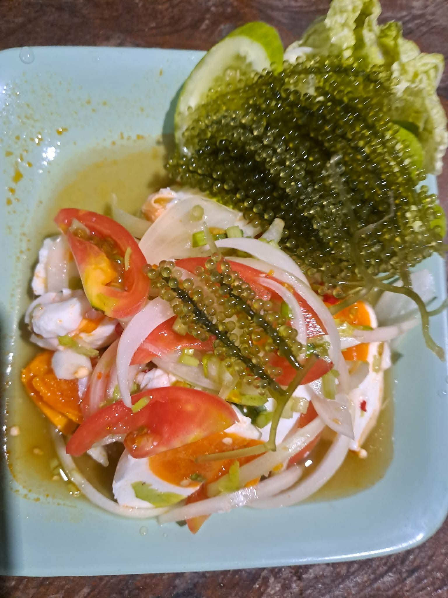 Thai salad with sea grapes